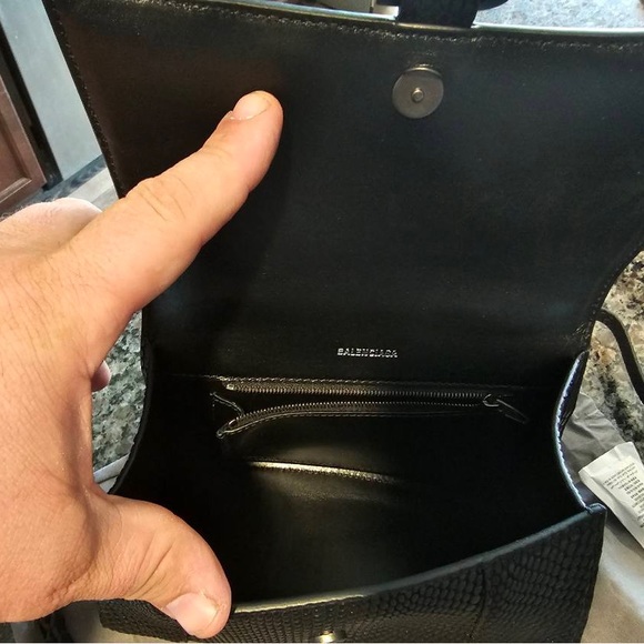 Selling my balenciaga purse retails for $3000 selling for $2500. - Picture 2 of 10